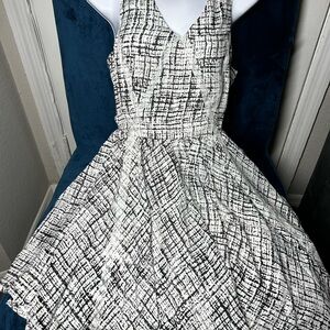 Greylin Black and White Sleeveless A-Line Mini Dress size S